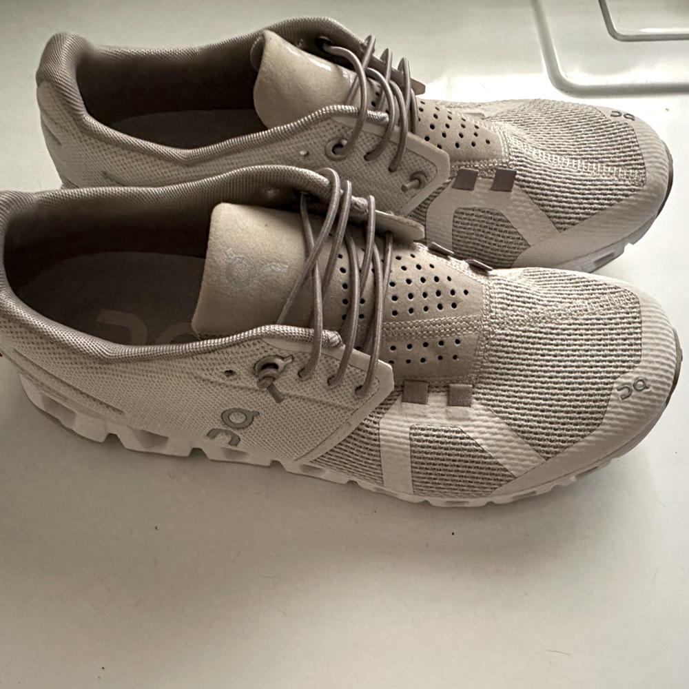 New oncloud shoes women’s size 7.5